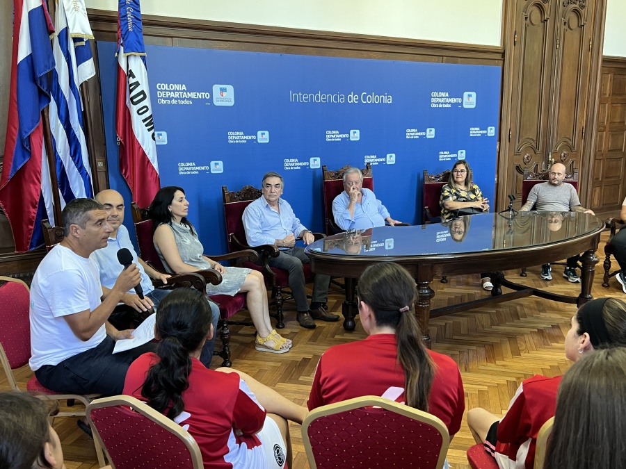 Intendencia De Colonia Alumnos Del Liceo De Tarariras Recibieron